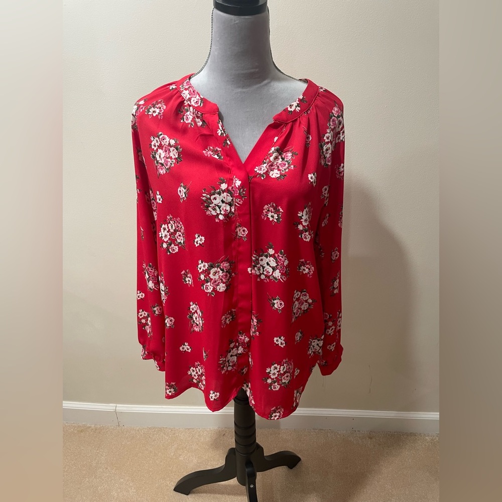 Gibson Red Floral Lightweight Flowy Spring Blouse Size M